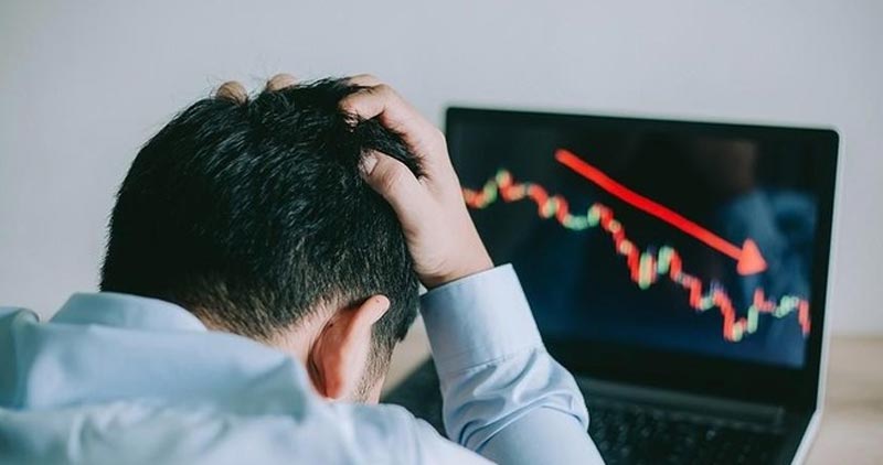 Các chiến lược ứng phó khi nền kinh tế suy thoái như: tiết kiệm chi tiêu, đầu tư vào tài sản an toàn, đào tạo kỹ năng mới và tìm kiếm cơ hội đầu tư